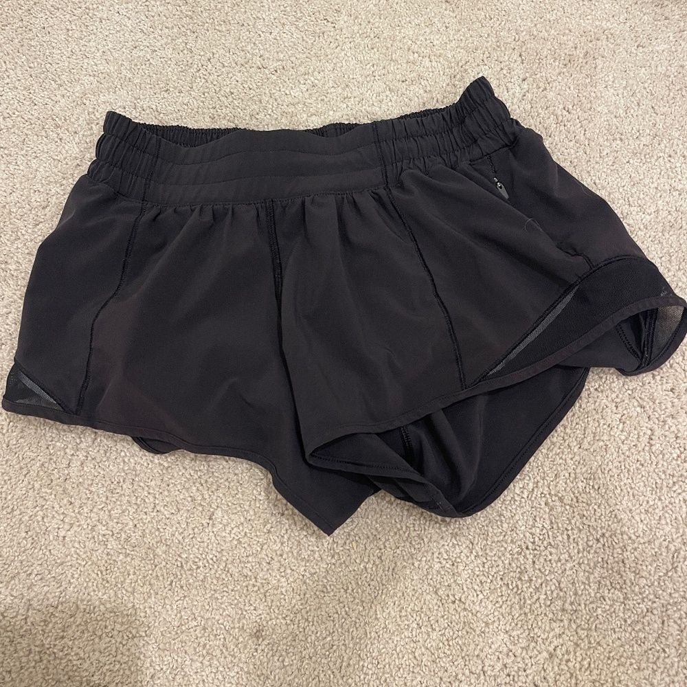 Lululemon Black Hotty Hot shorts size 4 2.5 inch